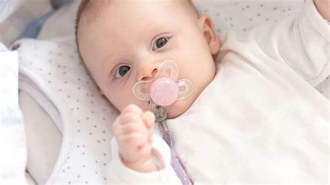 A Quel Age Bebe Sait Remettre Sa Tetine Quelques astuces pour que bébé garde sa tétine